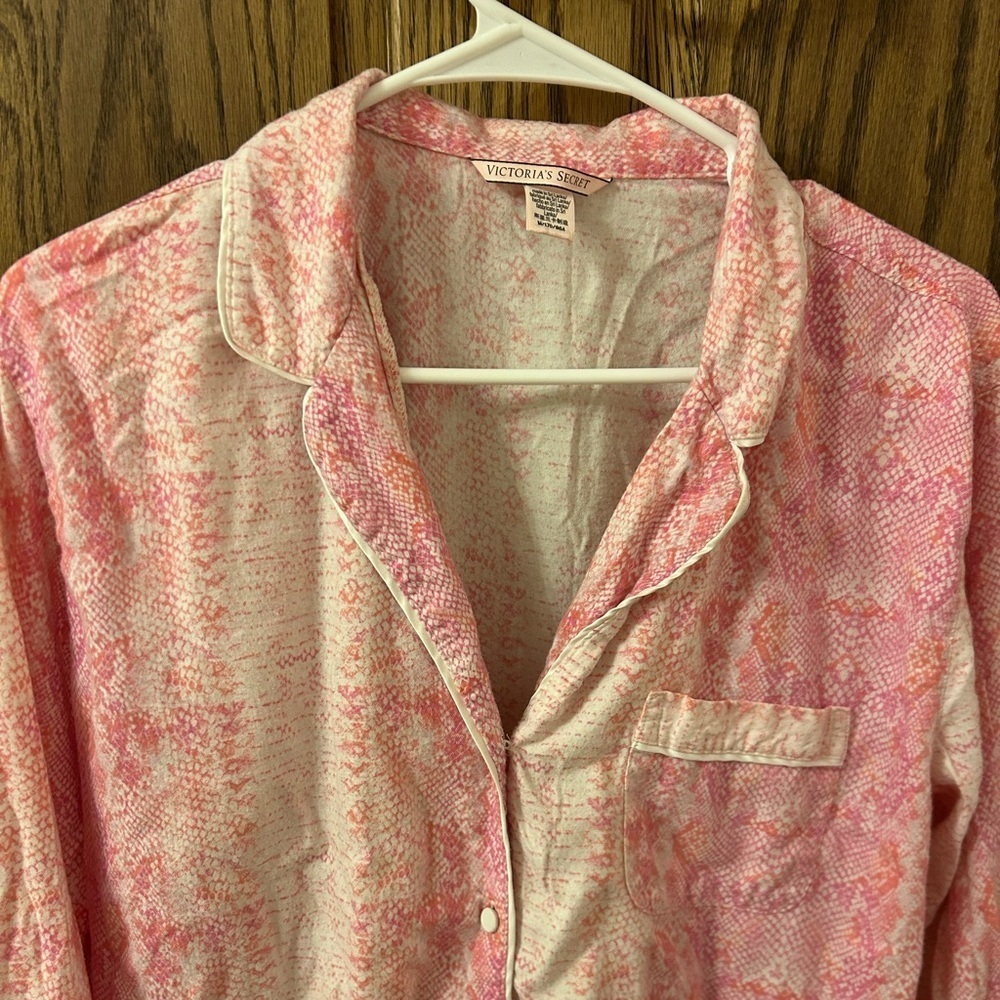 Victoria’s Secret Flannel Pink Snakeskin Nightgown Long Sleep Shirt Medium - Picture 2 of 7